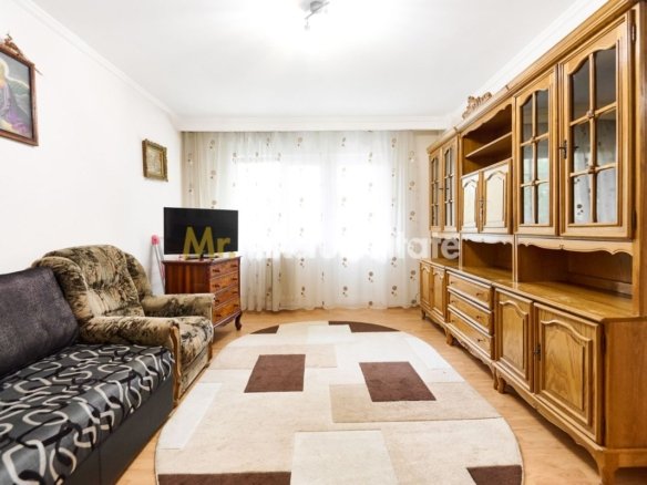 Apartament decomandat 4 camere – etaj intermediar – Cartier Nord