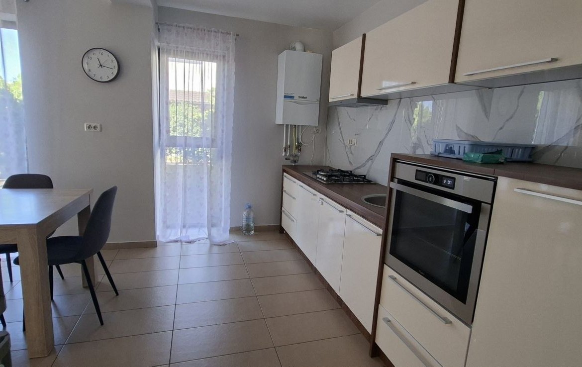 Casă de închiriat în Dumbravita – 3 dormitoare si garaj