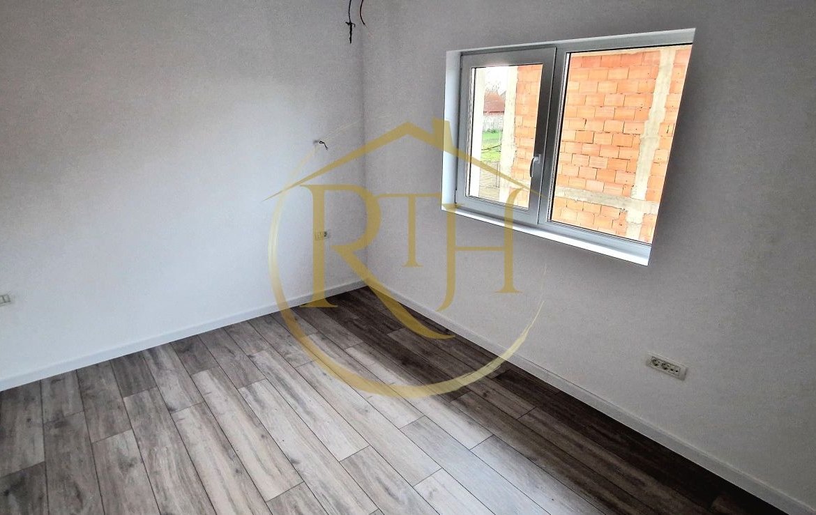 Duplex de vanzare cu 4 camere,2 bai,250 mp teren-Mosnita Veche zona Centrala.