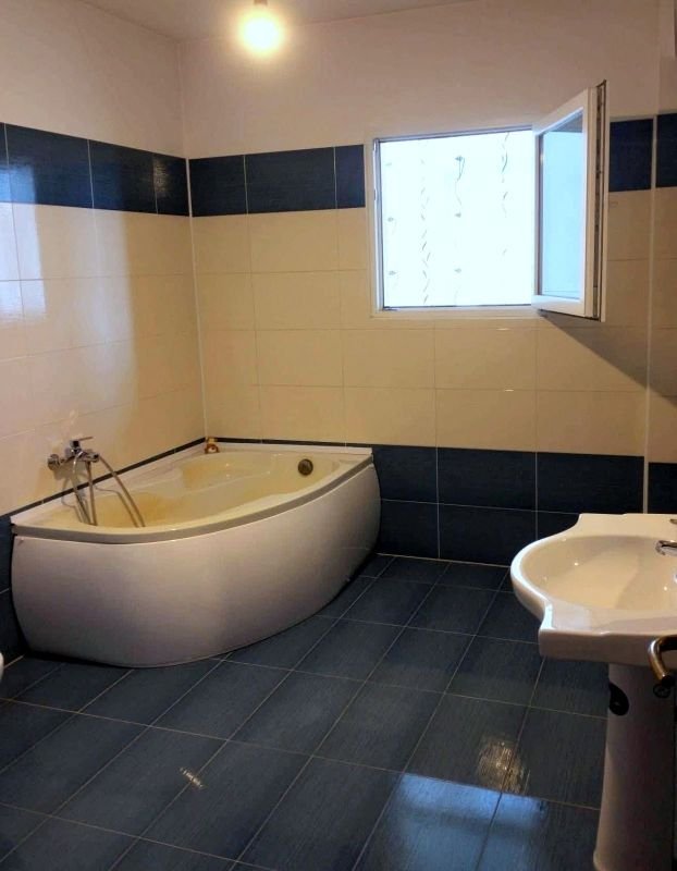 De vanzare apartament cu 3 camere, General, etaj 5/5 cu lift, bloc nou