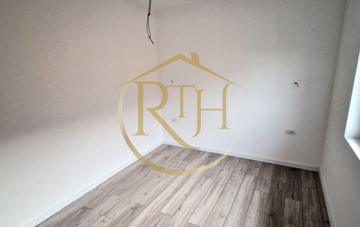 Duplex de vanzare cu 4 camere,2 bai,250 mp teren-Mosnita Veche zona Centrala.
