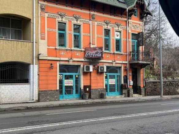Închiriez spațiu comercial