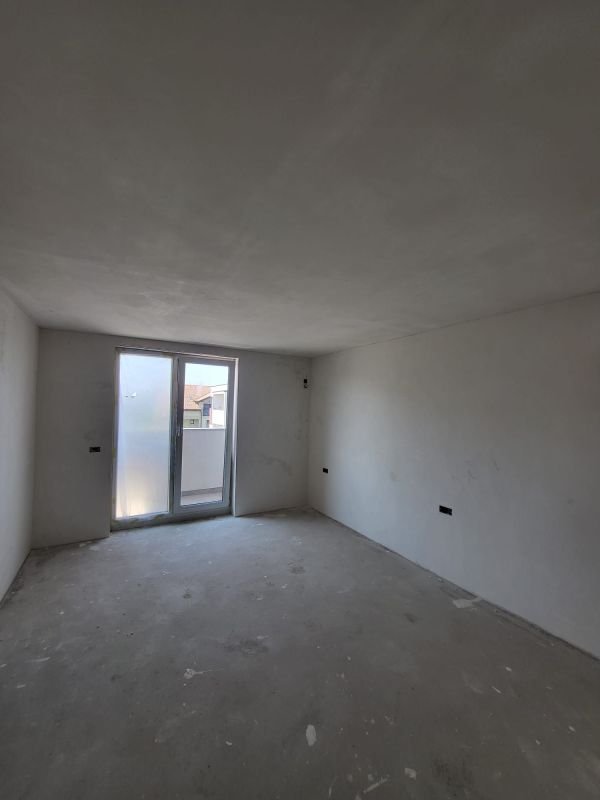 a4835bc2330f44ddab2c075775ffa80e Apartament cu scara interioara – zona Kaufland