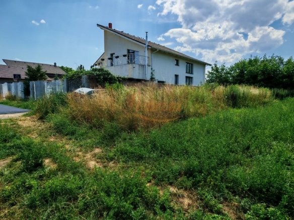 Teren intravilan Stupini ,Central, 823mp,Utilitati,83000 eur