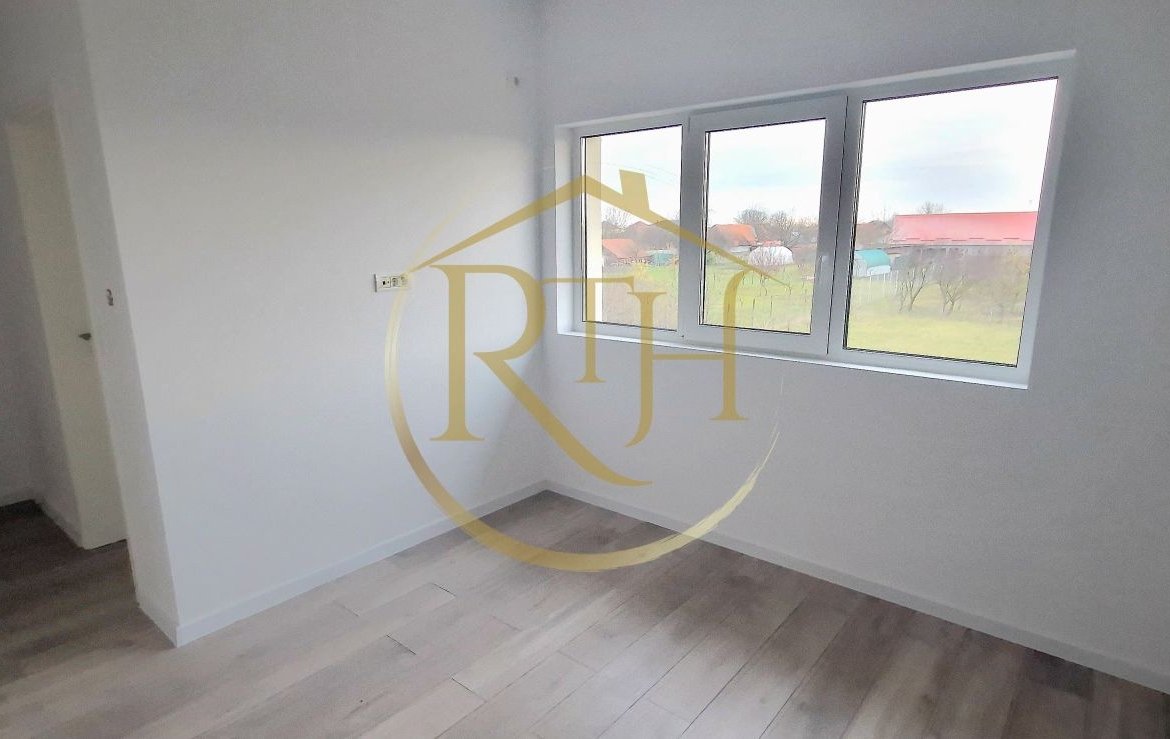 Duplex de vanzare cu 4 camere,2 bai,250 mp teren-Mosnita Veche zona Centrala.