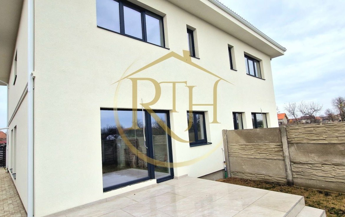 Duplex de vanzare cu 4 camere,2 bai,250 mp teren-Mosnita Veche zona Centrala.