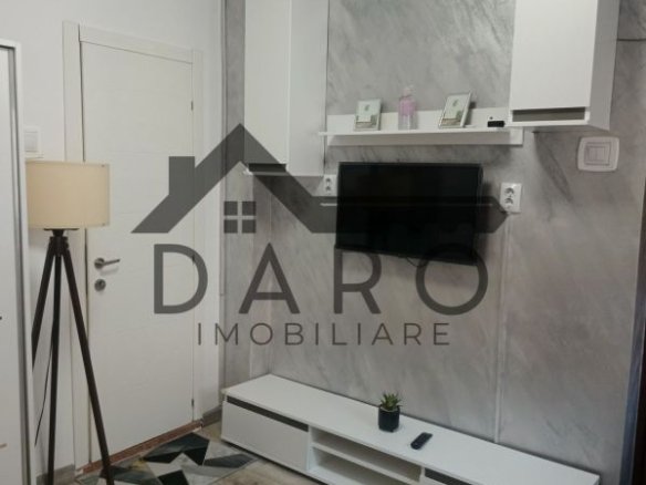 inchiriem garsoniera langa UMF 200 EUR/luna