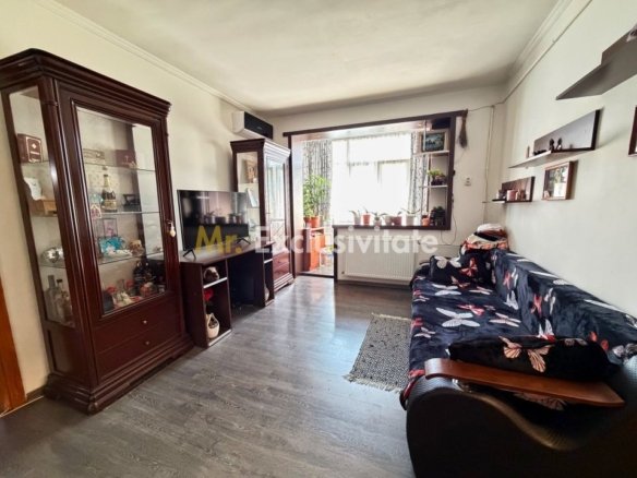 Apartament 2 camere semidecomandat zona Fratii Golesti – Gara