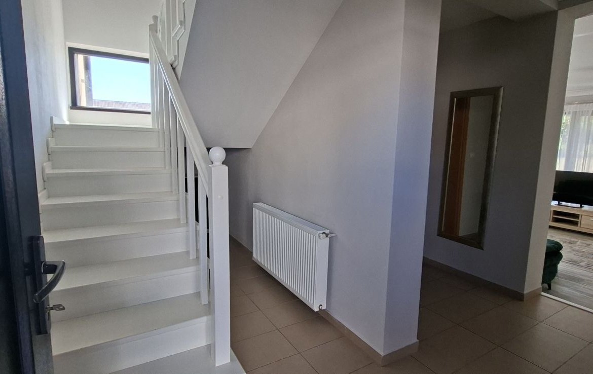 Casă de închiriat în Dumbravita – 3 dormitoare si garaj
