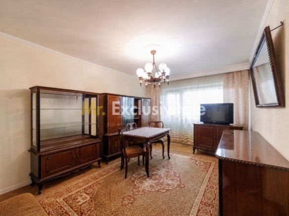 Apartament luminos cu 3 camere și balcon – Exercițiu