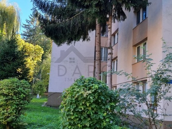 Inchiriere apartament 3 camere 7 noiembrie.For rent 2 bedrooms,1 living room,2 bathrooms apartment near UMFST
