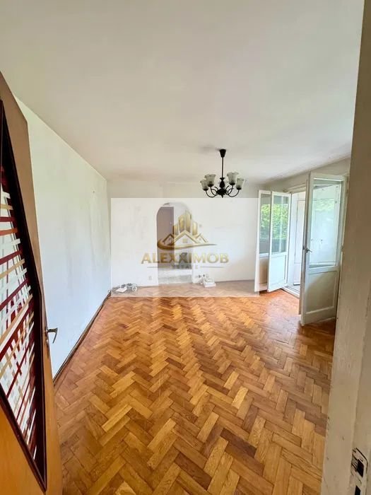 Apartament 3 Camere de Vanzare – 70 mp – Bd. Alexandru Obregia