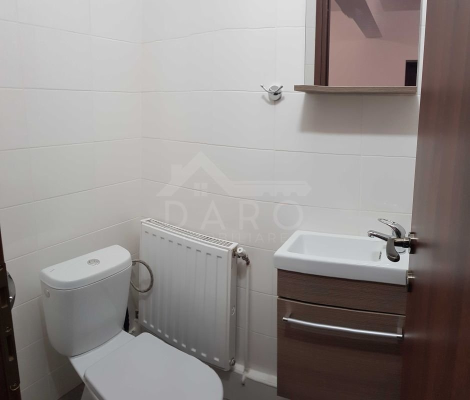 0579b3ba7412482fb0ec3e07fb248f52 Închiriez apartament 4 camere zona rezidențială
