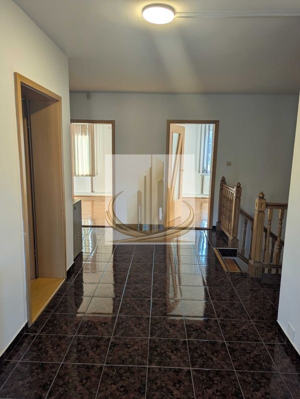 05ef616bf1d7456fbb9c537ce9bff2e7 Vilă pentru Activități Comercia –5 Camere, Curte500 MP – Zona Aradului