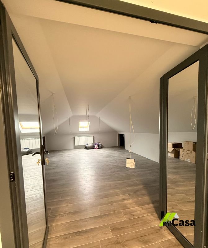 06875f4f97874f438a524003089c1af5 Casă cu 6 camere, în Șendreni
