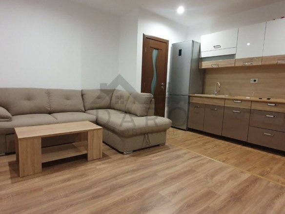 Inchiriez apartament cu doua camere, zona centrala