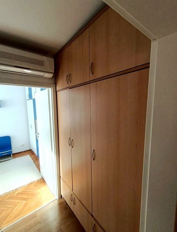 Apartament cu 2 camere, 55 mp, centrală proprie și aer condiționat