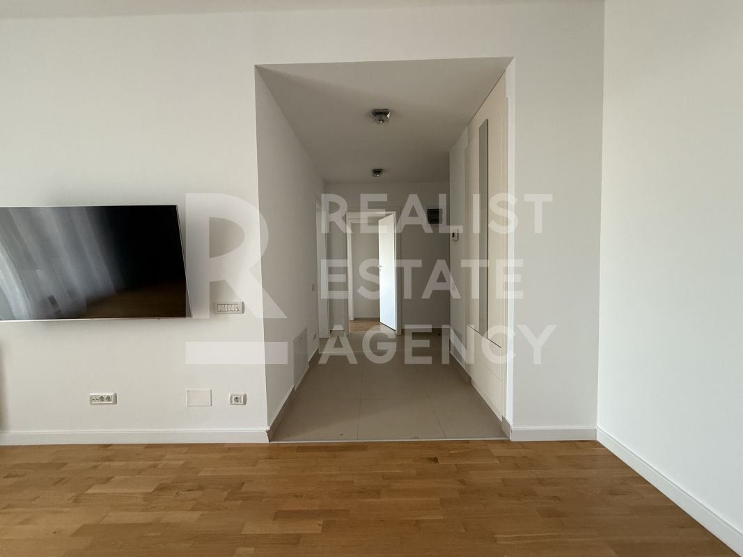 0bceaf4b8f0f49b490598d33c61f7bd2 Chirie, 2 camere + parcare, zona Aviației