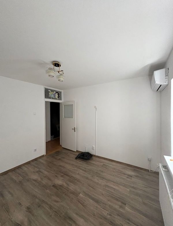 De inchiriat apartament cu 2 camere nemobilat, I. C. Frimu, etaj 3, 300 Eur
