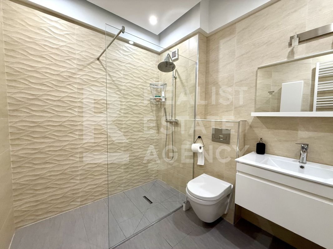 0df95d36795644d1a038ef5b0eea74e5 Chirie, 2 camere + parcare, zona Aviației