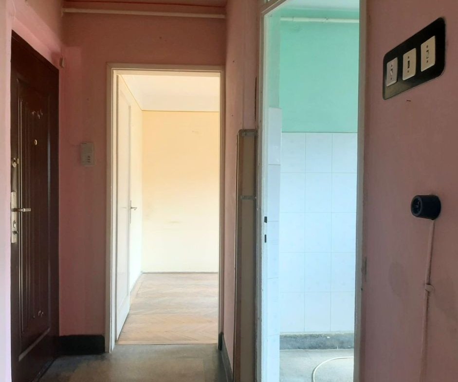 Apartament 2 camere 89000 EUR etaj intermediar foarte aproape de piata Astra
