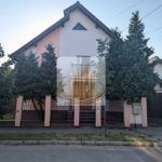 Vilă pentru Activități Comercia –5 Camere, Curte500 MP – Zona Aradului