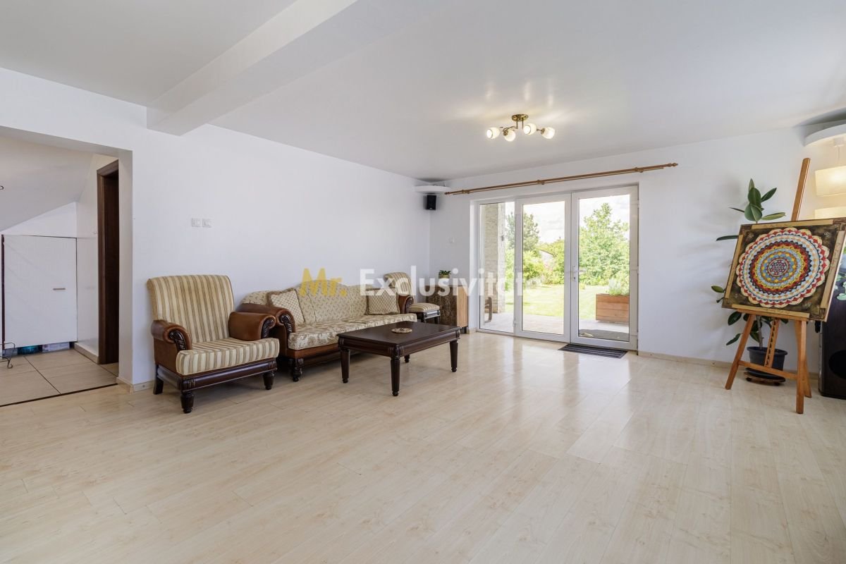 1f97ef44fc614a4a98364ba1ee9818b5 Casă de vânzare Tâncăbești cu grădină, aproape de lac