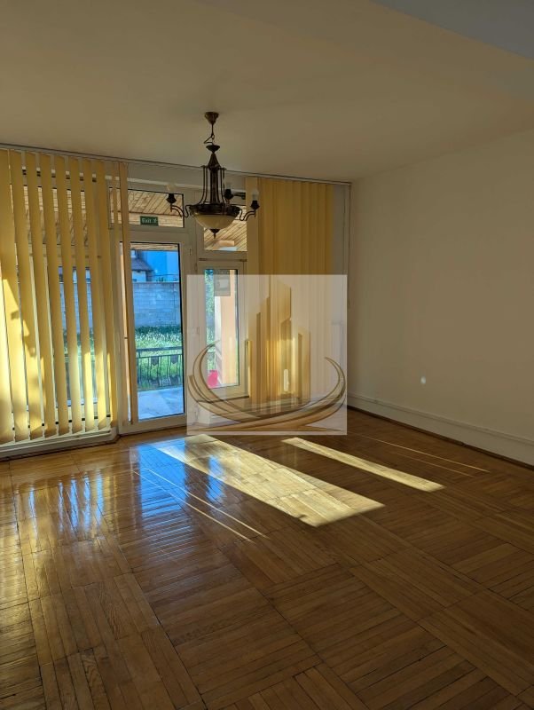 252c24c1f0234560826ac1fcac51a26c Vilă pentru Activități Comercia –5 Camere, Curte500 MP – Zona Aradului
