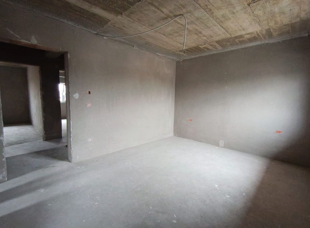Jumătate de duplex cu interior la gri de vânzare în Giarmata Vii