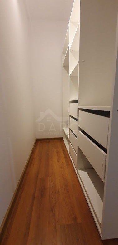 Inchiriez apartament cu doua camere, zona centrala