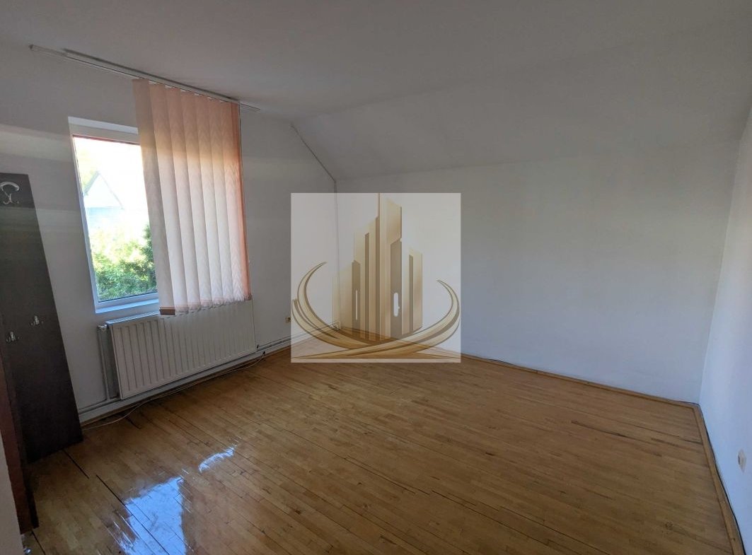 Vilă pentru Activități Comercia –5 Camere, Curte500 MP – Zona Aradului