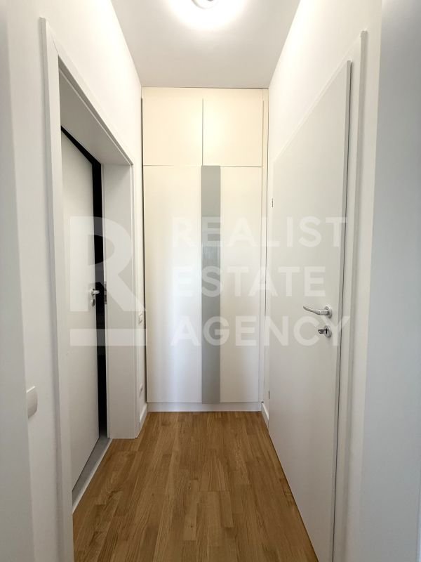 2e3efa9d1a674fc080e3d62e609e6148 Chirie, 2 camere + parcare, zona Aviației