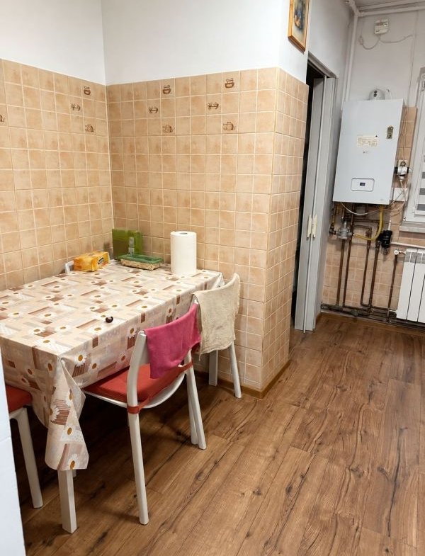 Apartament renovat cu 3 camere și 2 băi, 63 mp – zona Dâmbovița