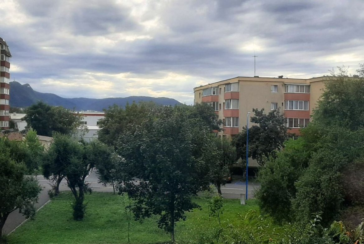 Apartament Renovat 2 Camere + Boxă 7 MP  Vedere Superbă spre Tâmpa