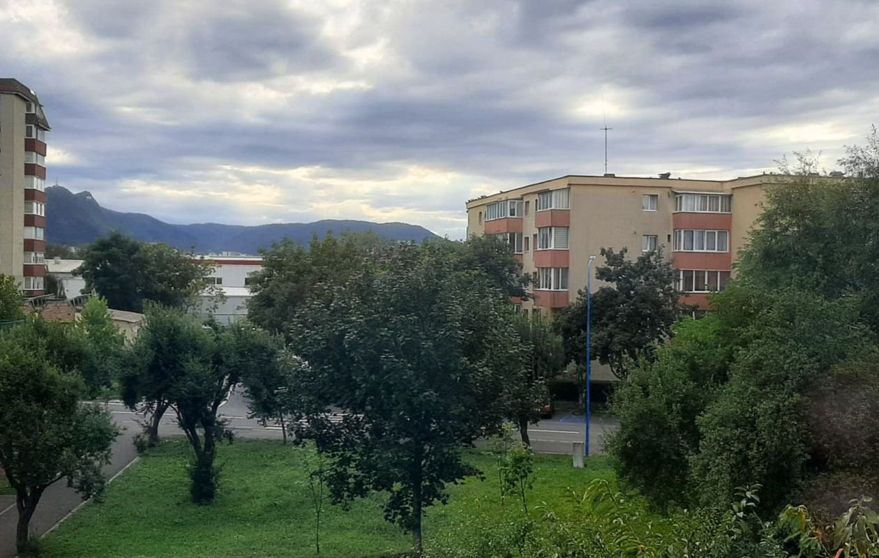 Apartament Renovat 2 Camere + Boxă 7 MP  Vedere Superbă spre Tâmpa