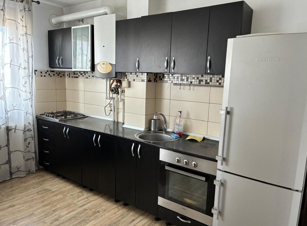Inchiriez apartament 2 camere  Prelungirea Ghencea cu loc de parcare.