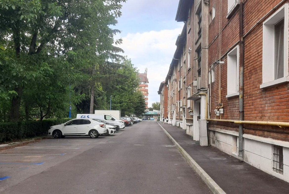 Apartament Renovat 2 Camere + Boxă 7 MP Vedere Superbă spre Tâmpa