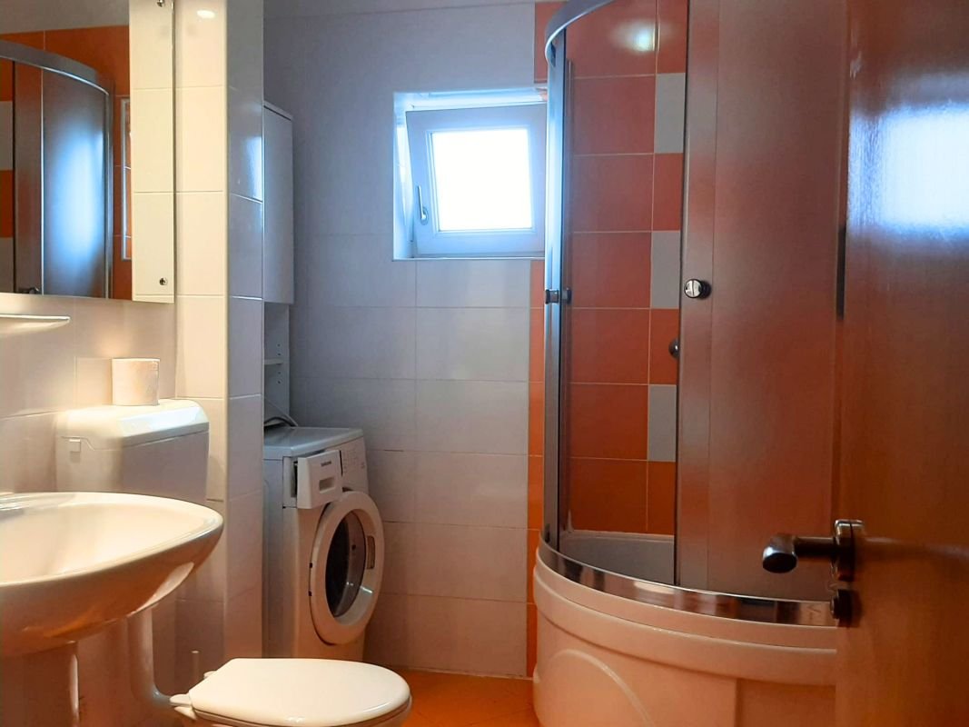 Apartament Renovat 2 Camere + Boxă 7 MP  Vedere Superbă spre Tâmpa