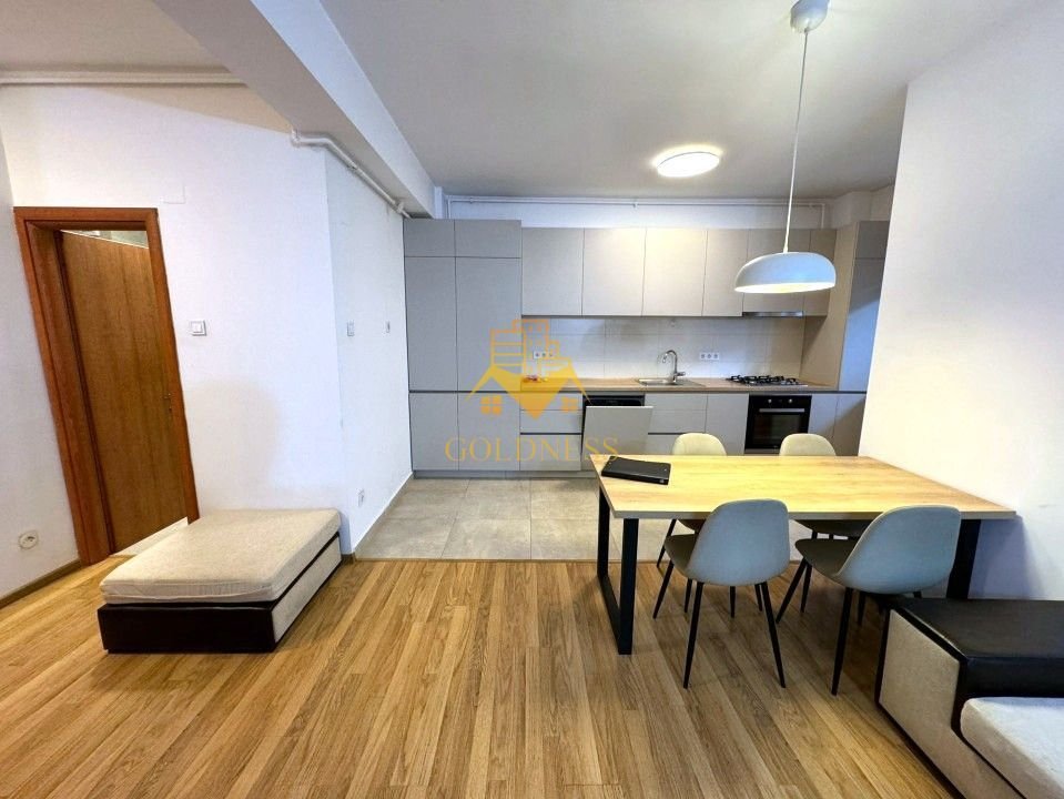 2 camere, Andrei Muresanu, Grand Hotel Italia, Trifoiului, Parcare