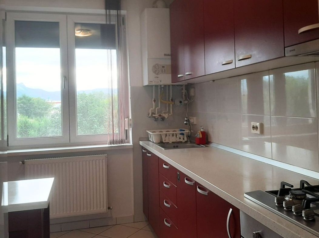 Apartament Renovat 2 Camere + Boxă 7 MP  Vedere Superbă spre Tâmpa