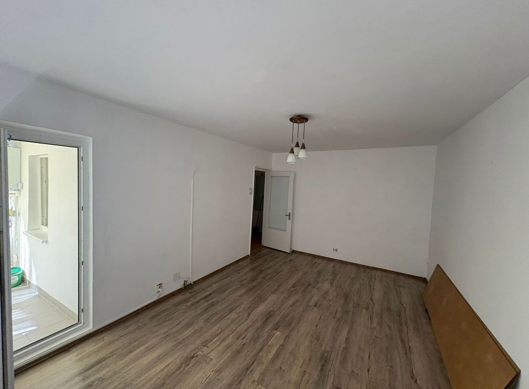 De inchiriat apartament cu 2 camere nemobilat, I. C. Frimu, etaj 3, 300 Eur