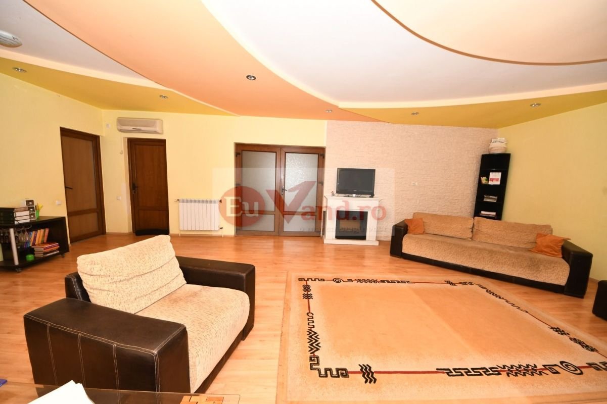 5b6394b75fbb4567867bf94a4f8333b0 Vila spatioasa, pretabil pentru locuit/clinica, zona Micro 17 – Galati