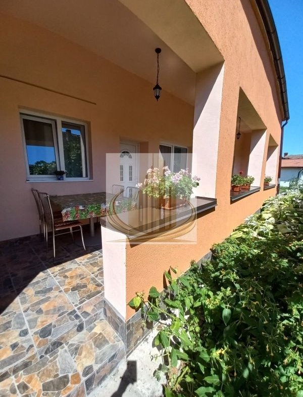 Apartament spațios la casă, curte & parcare – zona Mehala