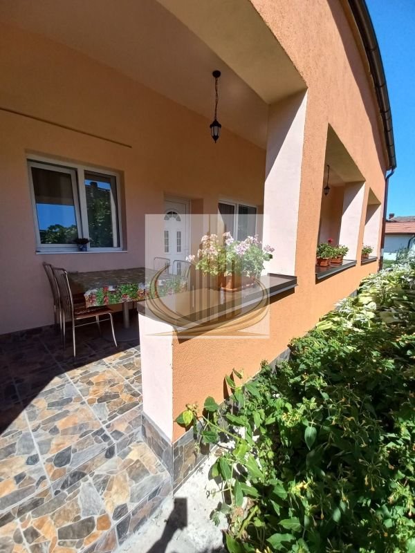 Apartament spațios la casă, curte & parcare – zona Mehala