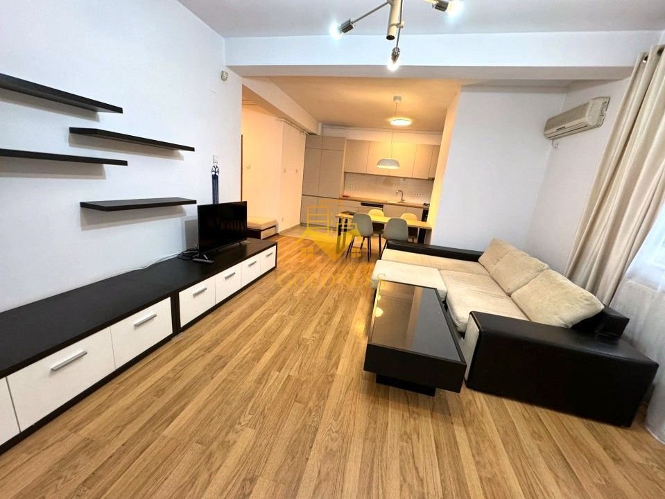 2 camere, Andrei Muresanu, Grand Hotel Italia, Trifoiului, Parcare