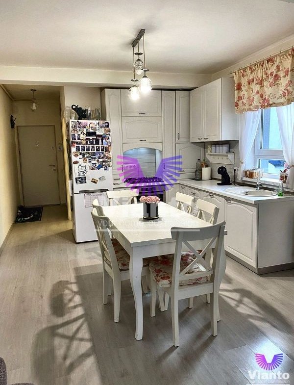 Apartament 3 camere si curte proprie | Parcare privata | Selimbar