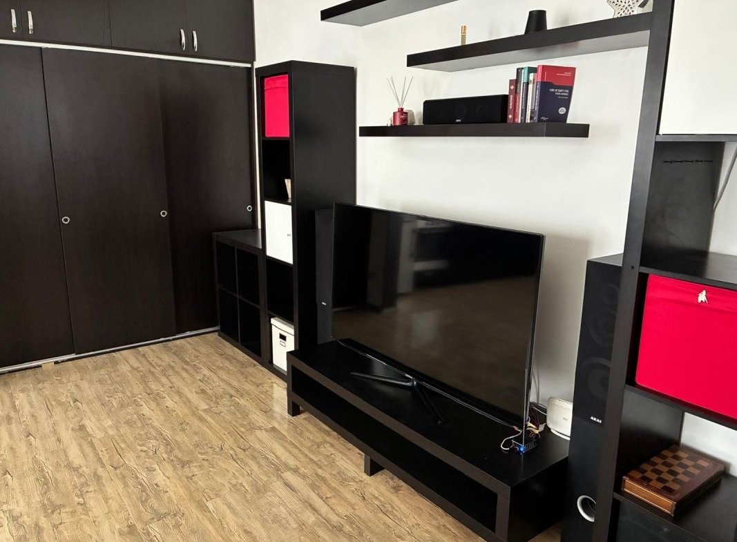 Inchiriez apartament 2 camere  Prelungirea Ghencea cu loc de parcare.