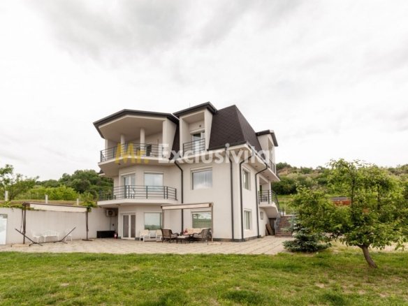 Vila cu autonomie energetica si 1255 mp teren – Stefanestii Noi – 0% comision