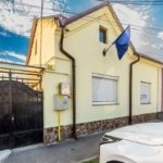 Apartament la cheie cu 2 camere la casa in Parneava Comision 0%