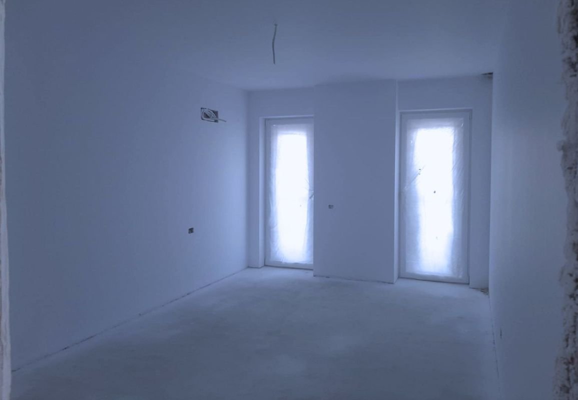 Apartament 3 camere 82 mp + 2 terase de 24 mp zona rezidentiala aerisita